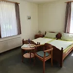 & Restaurant Zum Krug Im Gruenen Kranze 2*