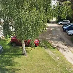 & Restaurant Zum Krug Im Gruenen Kranze فندق