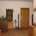 & Restaurant Zum Krug Im Gruenen Kranze 2*