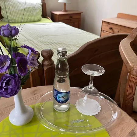 & Restaurant Zum Krug Im Gruenen Kranze 호텔 2*