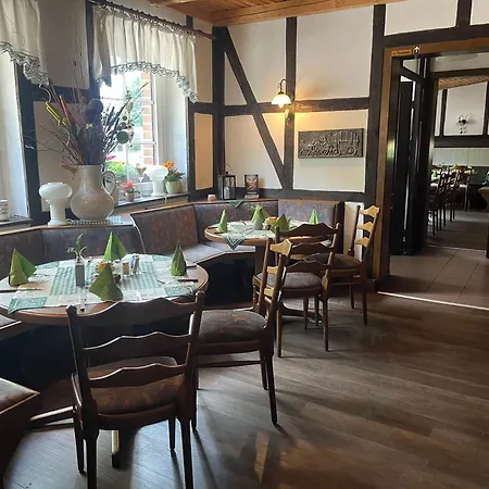 & Restaurant Zum Krug Im Gruenen Kranze 2*