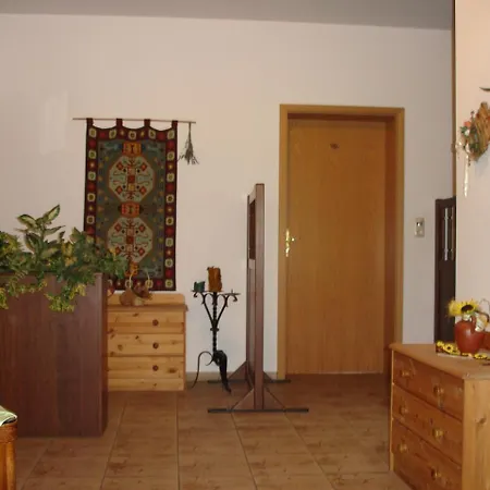 & Restaurant Zum Krug Im Gruenen Kranze 2*