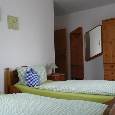 & Restaurant Zum Krug Im Gruenen Kranze 2*